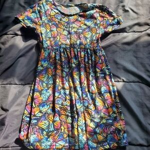 girl med short sleeve dress black with multicolor butterflies
